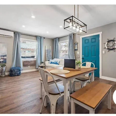 #753Coastal Anchor Suite!Groundlevel/Parking/Grill